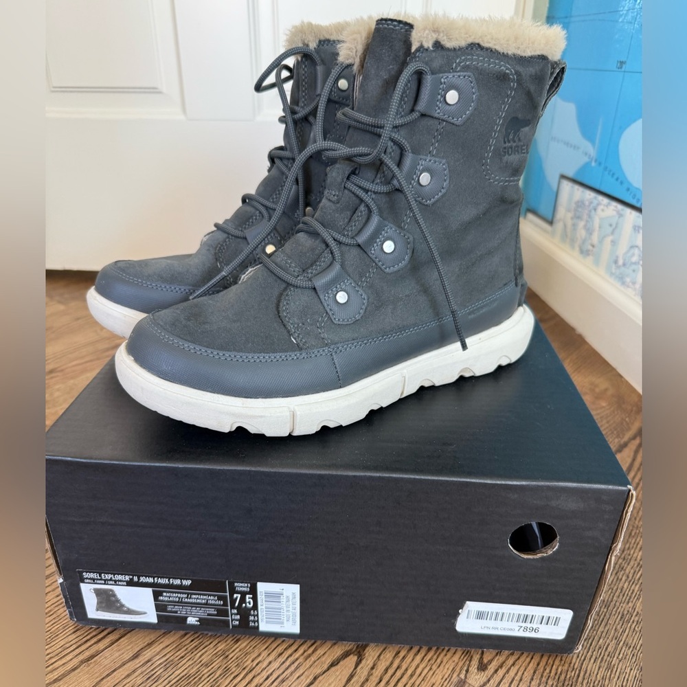 Sorel Explorer II Joan Faux Fur wrap - waterproof boots.  Sz 7.5